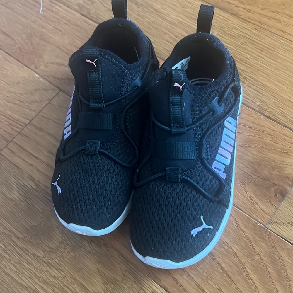 Size 9 puma sneakers for toddler girls